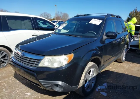 2010 Subaru Forester 2.5X Premium z USA, uszkodzony, nr VIN JF2SH6CC4AH901712